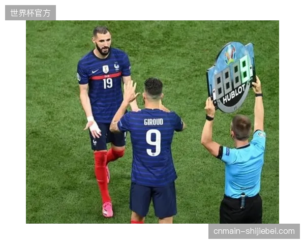 法国内讧疑云笼罩备战期，姆巴佩与坎特赛前回避交流引发外界猜测
